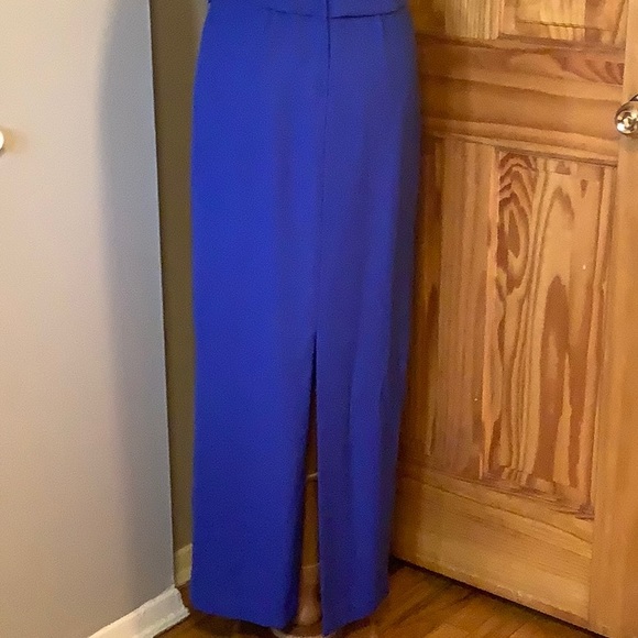 Aspeed Gown - Picture 7 of 10